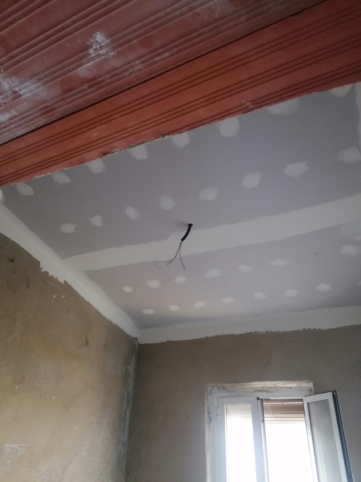 Transformación de espacios con pintura de calidad en Mojácar.