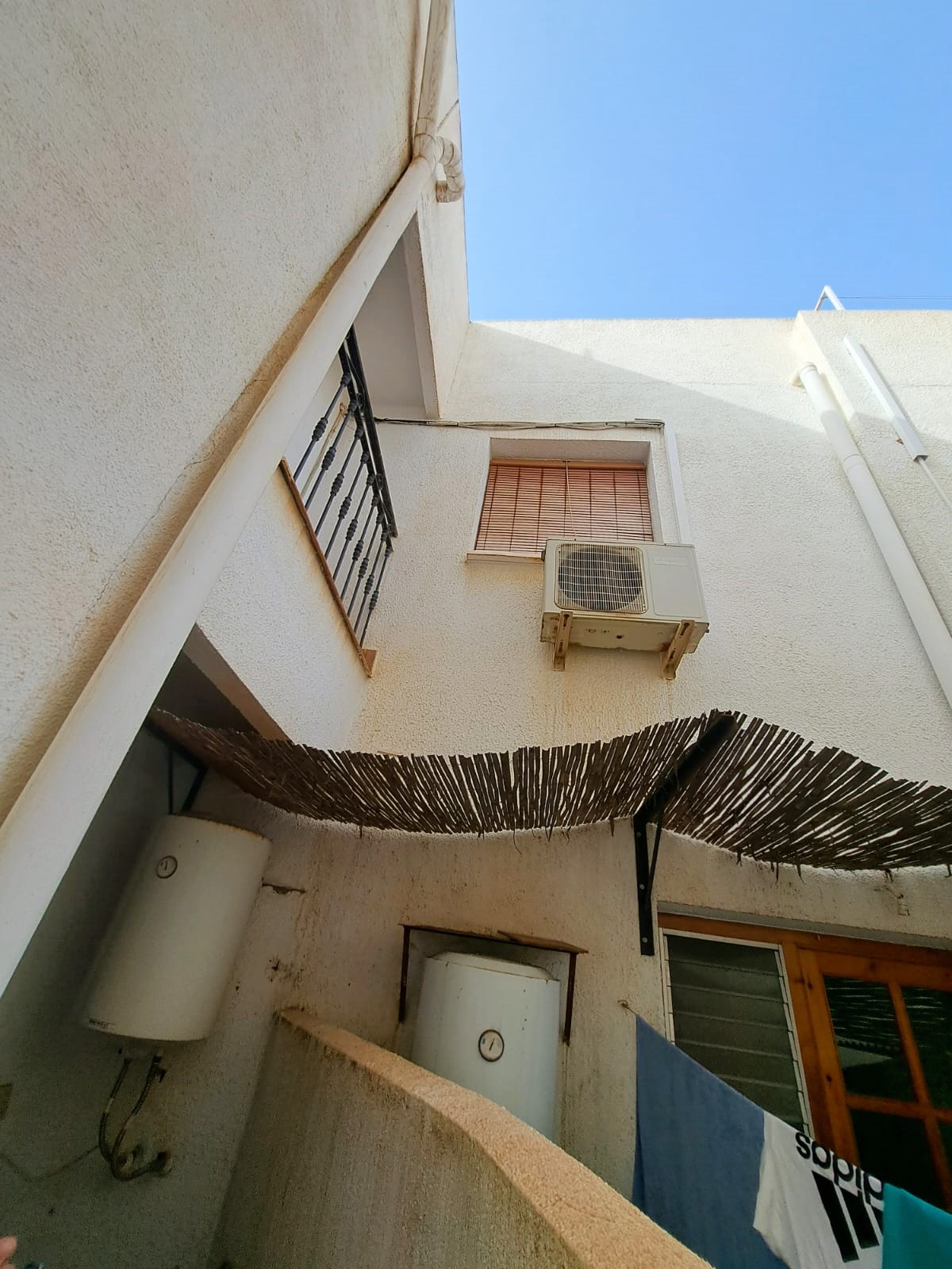 TRABADO DE LIMPIEZA, REHABILITACIÓN Y PINTURA DE FACHADA EN ACABADO LISO